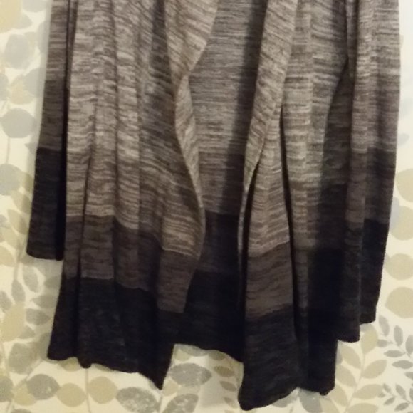 Le Chateau Cardigan Sz L - Picture 5 of 5